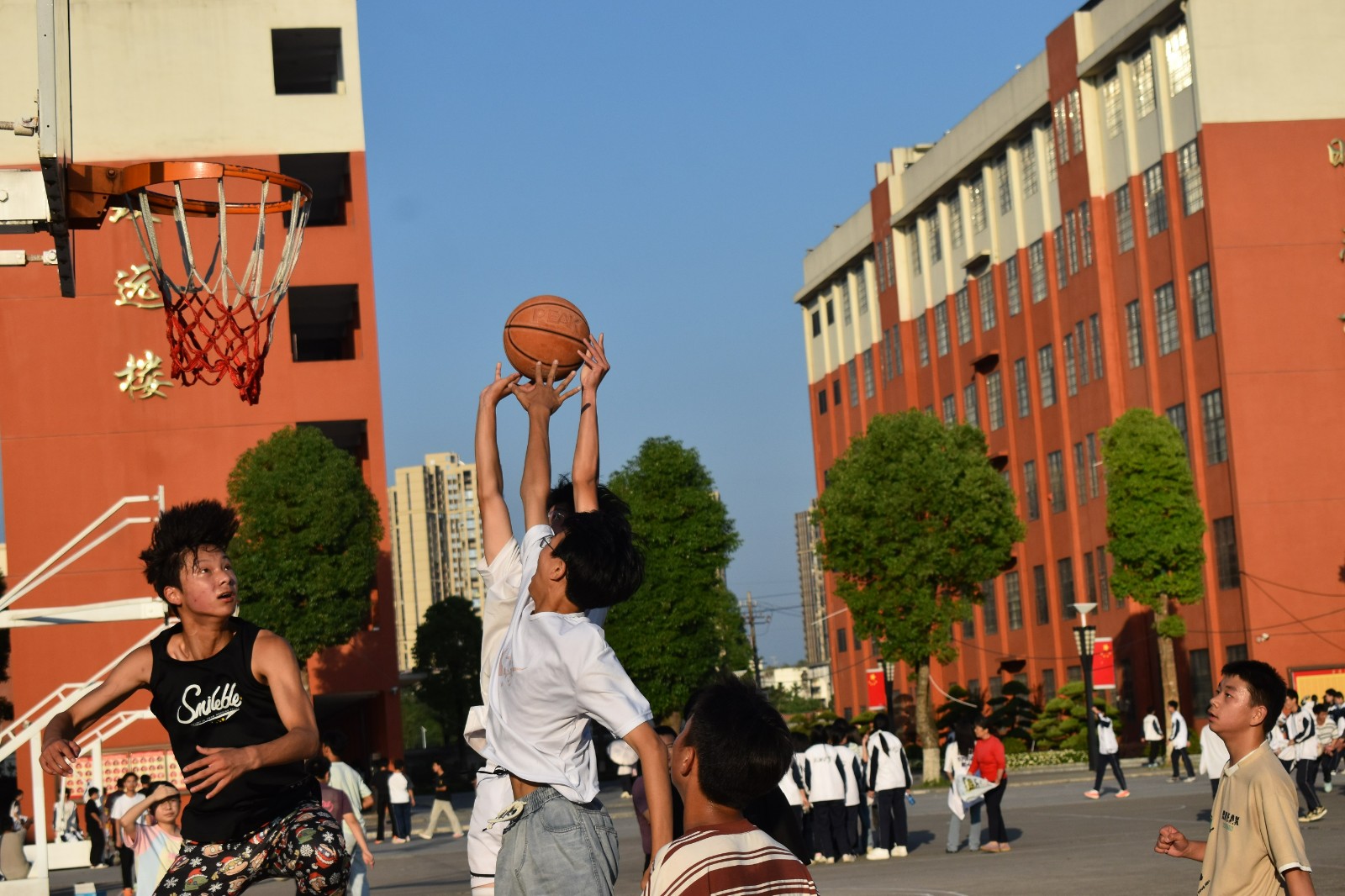 隆回二中举行默深杯学生篮球赛