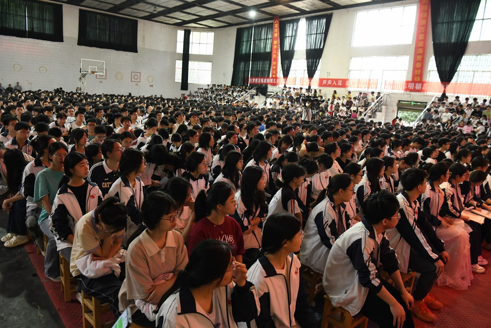 隆回二中举行高三毕业典礼