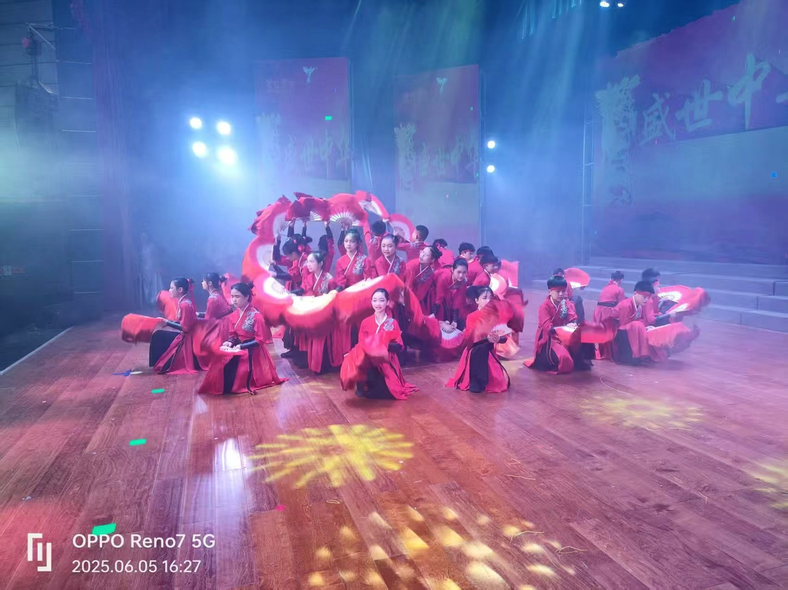 塘渡口第一完全小学成功举办“花开新时代，童心筑未来”校园文化艺术节优秀节目展演