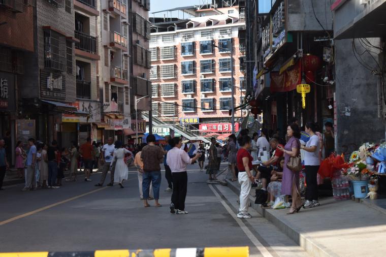 隆回近万名高考考生奔赴考场