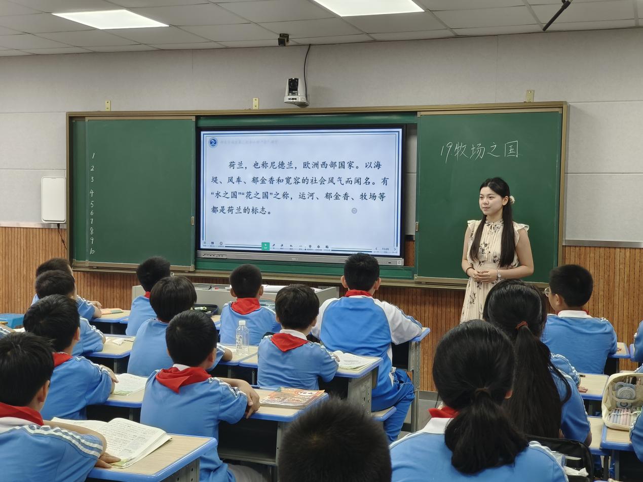 城区二小实习教师汇报课展示活动圆满结束