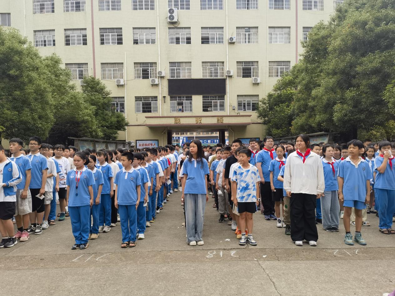 城区二小开展消防应急疏散演练