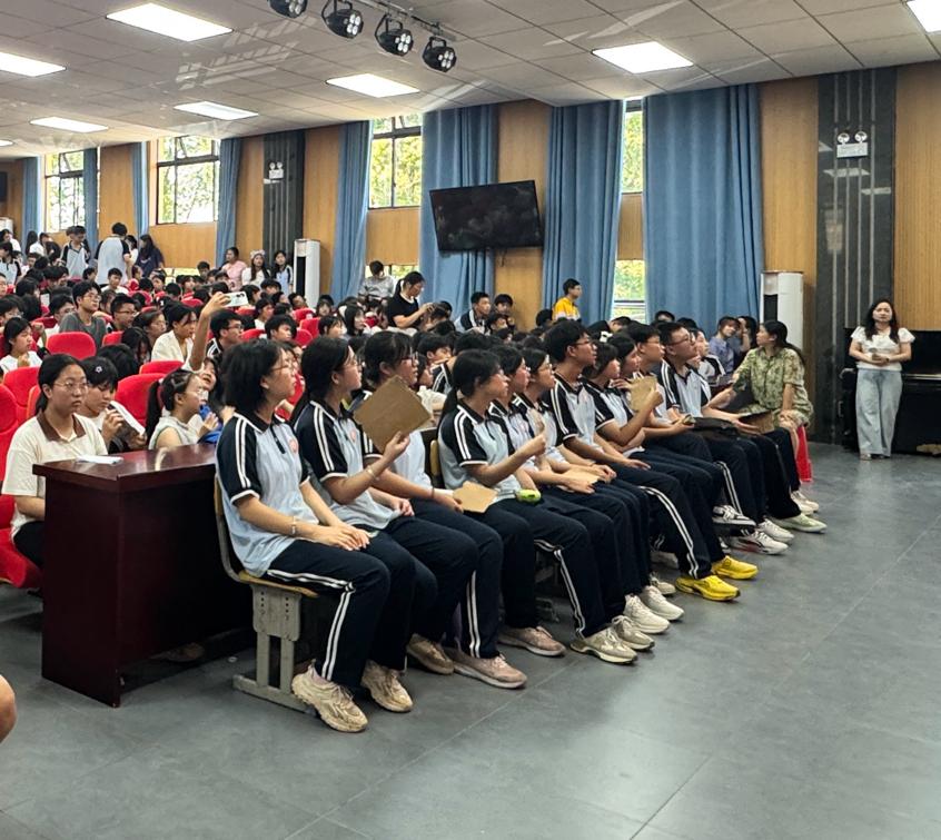 玉田中学举行2025届毕业典礼