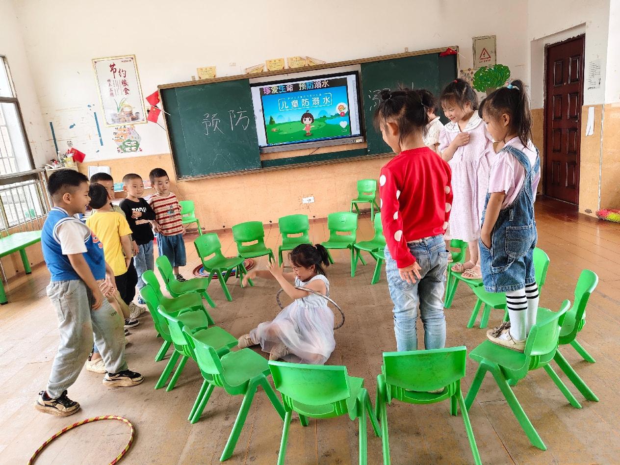 筑牢防溺安全堤，演练护航童梦行