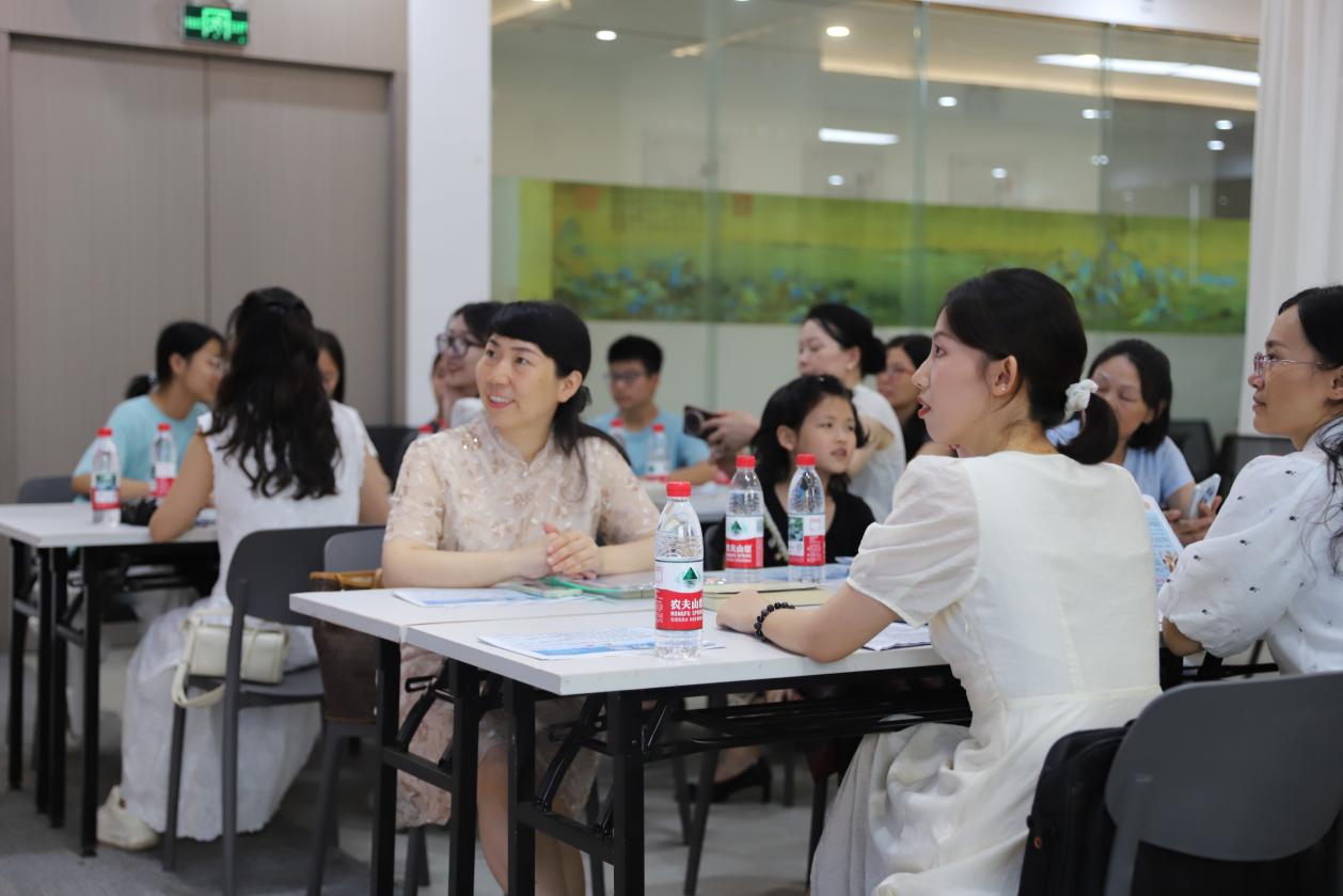 城区二小繁星读书会：共赴老舍笔下的烟火人间​