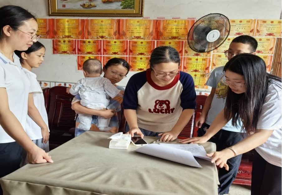 万塘乡白马田中心小学 开展“千师访万家”安全行活动