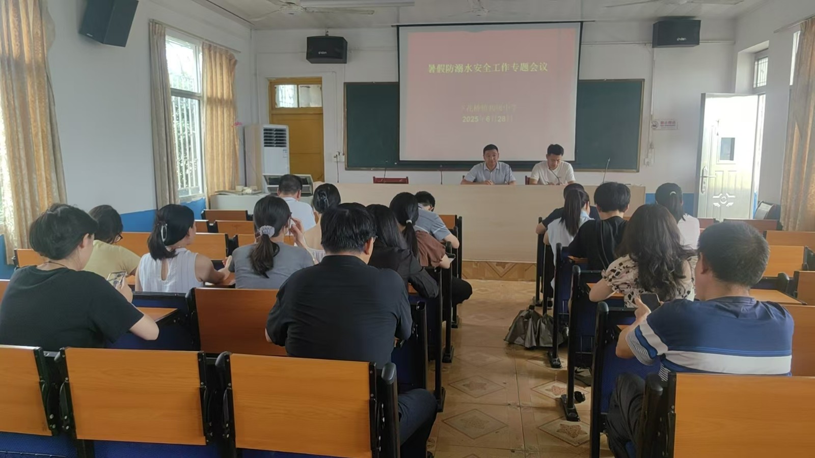 下花桥镇中学全面部署暑期安全教育工作