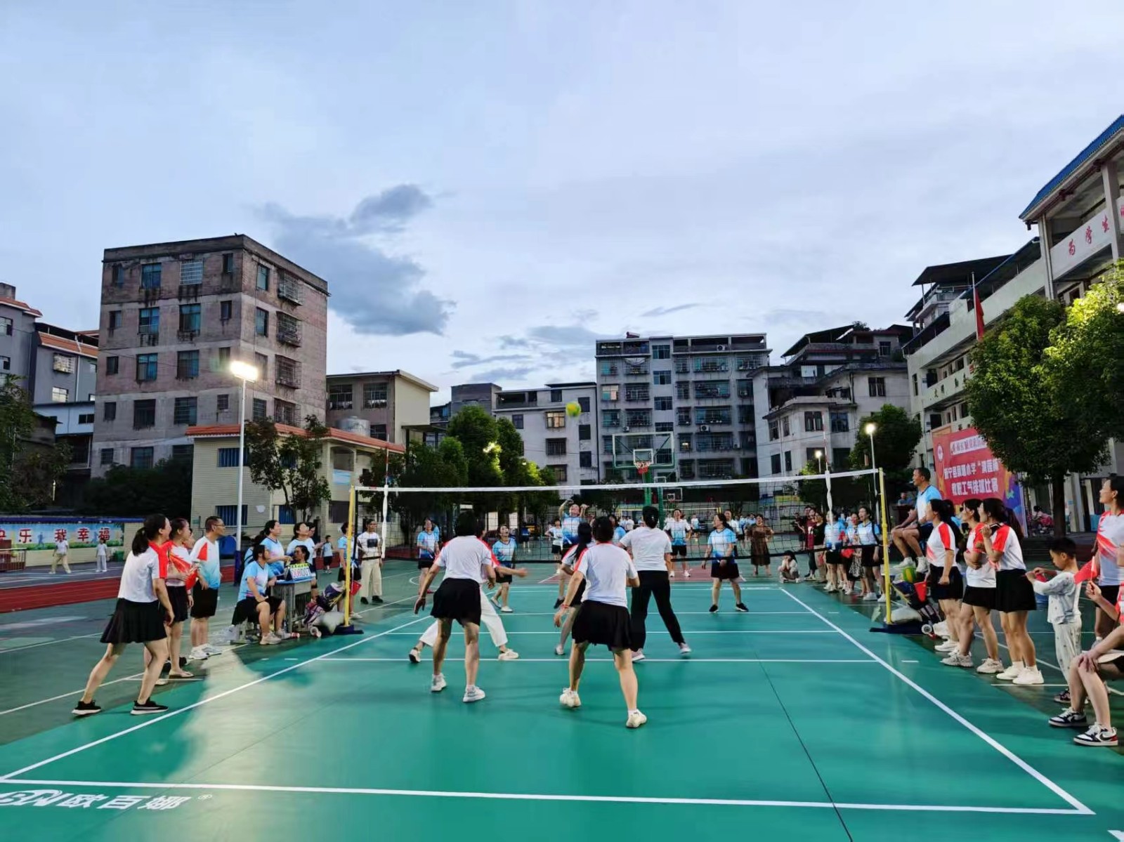 运动展风采 奋进新时代