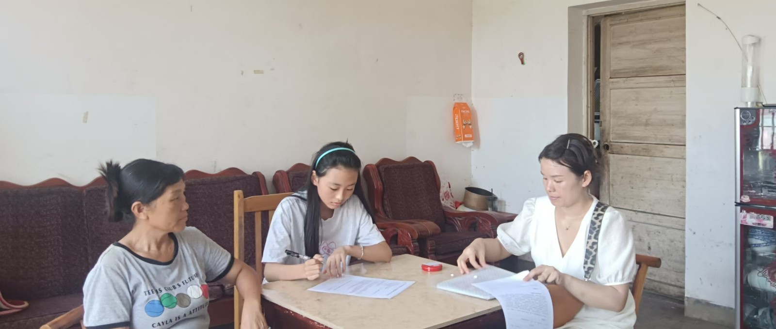 梽木山中学教师暑期家访全覆盖 筑牢学生安全防线