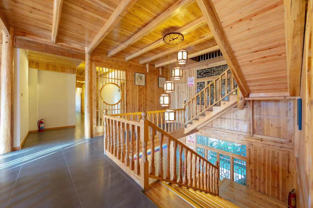 晨雾中的蜕变：海拔1400米的乡村振兴样本