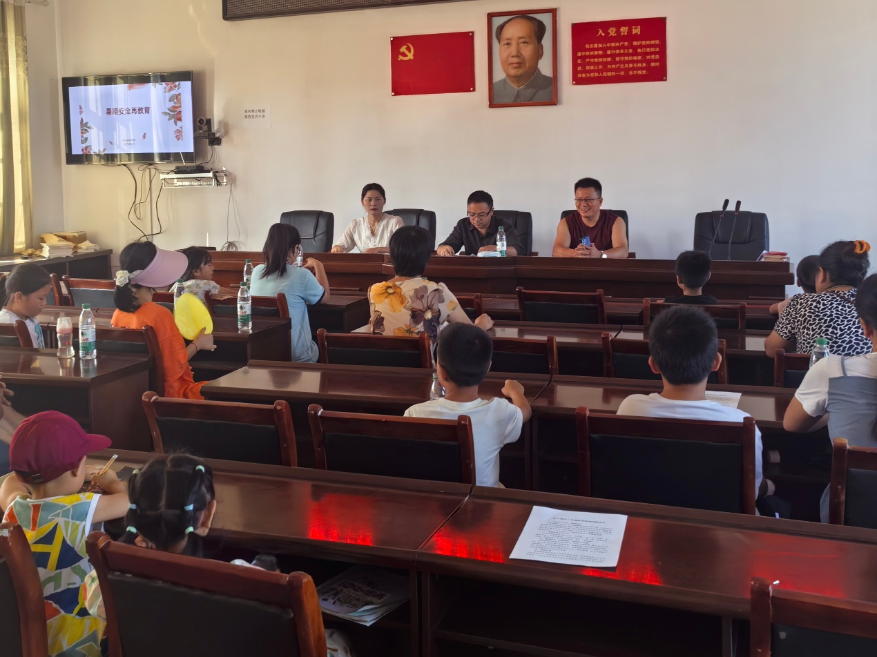 校村携手送安全 暑期防护暖童心