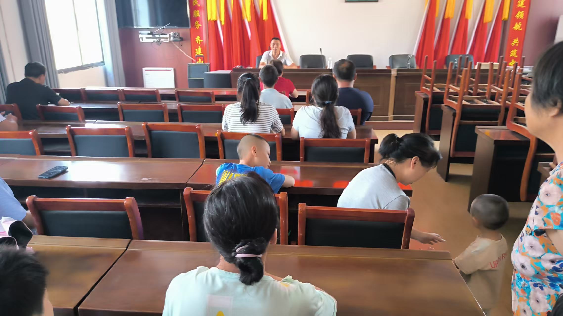 邵阳县梽木山中学开展暑期安全再教育进村