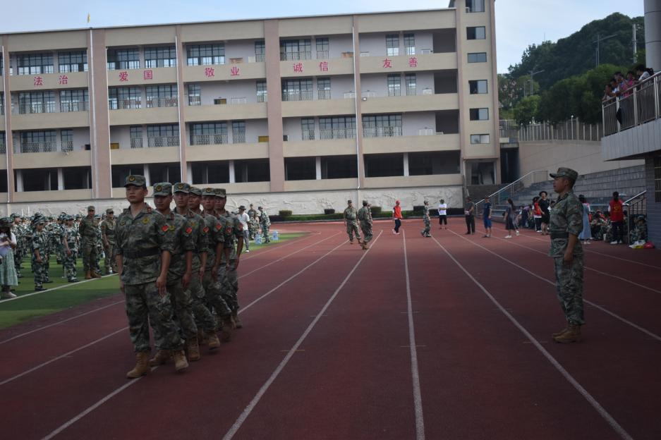 隆回二中举行2025级高一新生军训动员大会