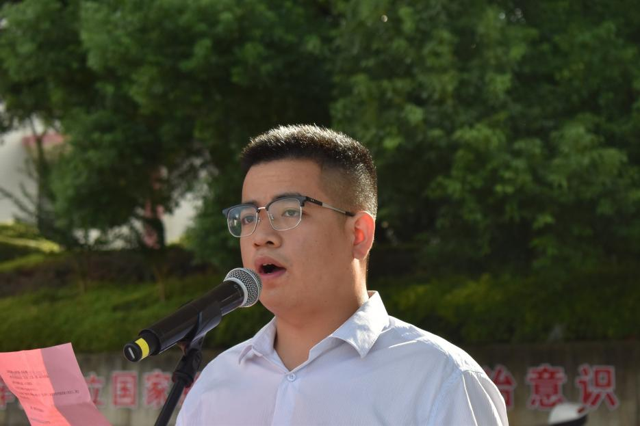 隆回二中举行2025级高一新生军训动员大会