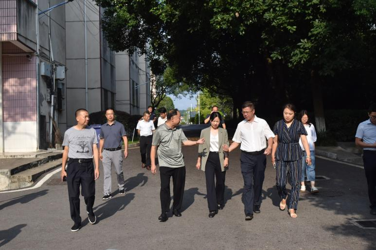 杨韶辉到隆回二中进行开学工作检查