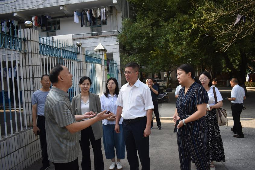 杨韶辉到隆回二中进行开学工作检查