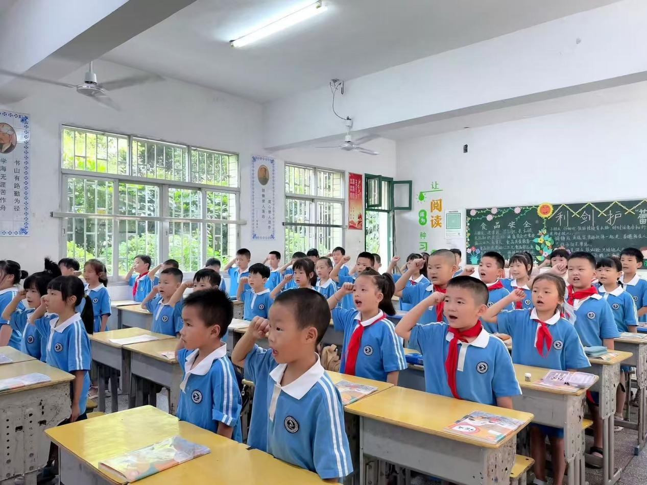 城区二小隆重举行秋季学期开学典礼：铭记历史精神，共筑时代新篇