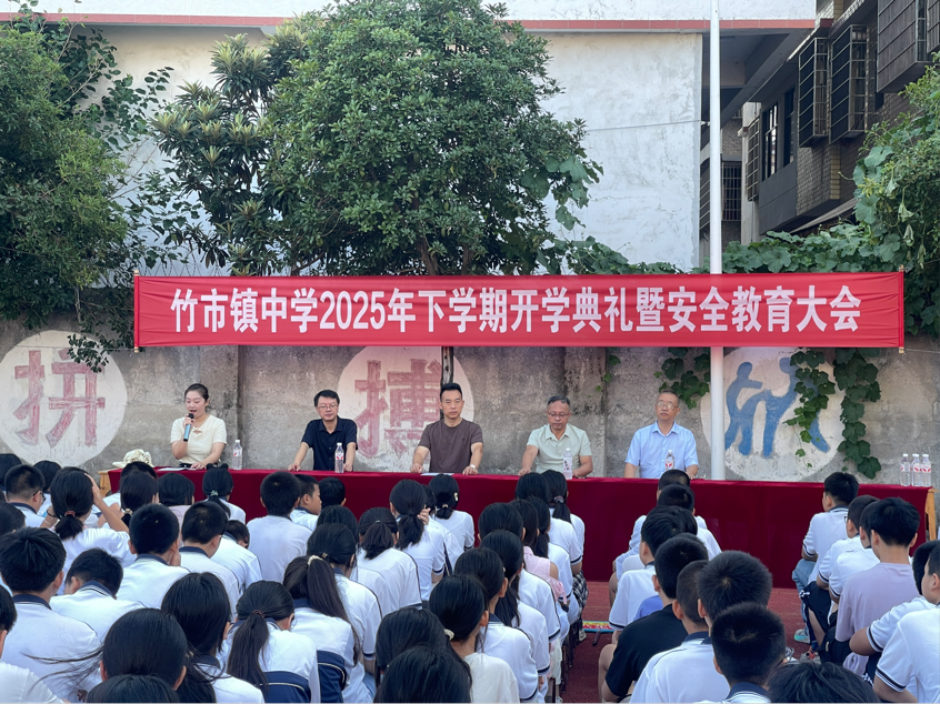 筑牢校园安全防线