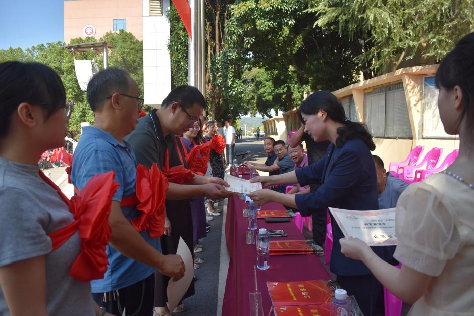 隆回二中举行2025年秋季开学典礼