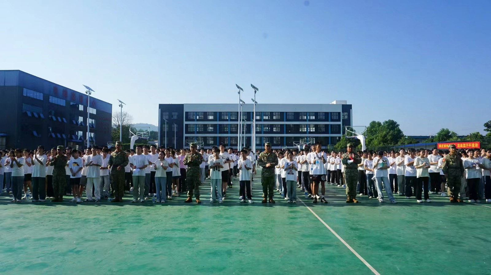 热血军训，淬炼意志