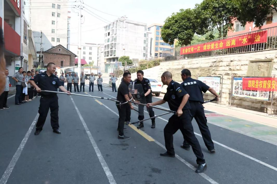 邵阳县第五完全小学开展“护校安园”主题活动