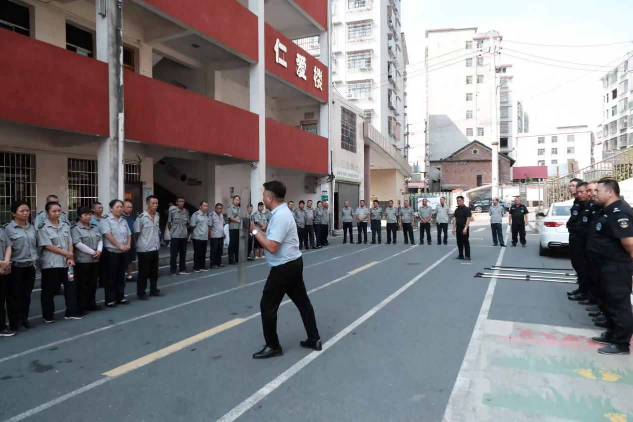 （筑牢校园安全防线）