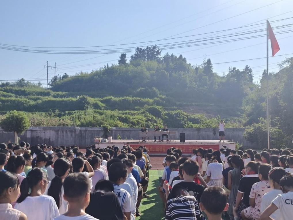 新邵县坪上镇洪溪学校：金秋启新程 奋楫再出发