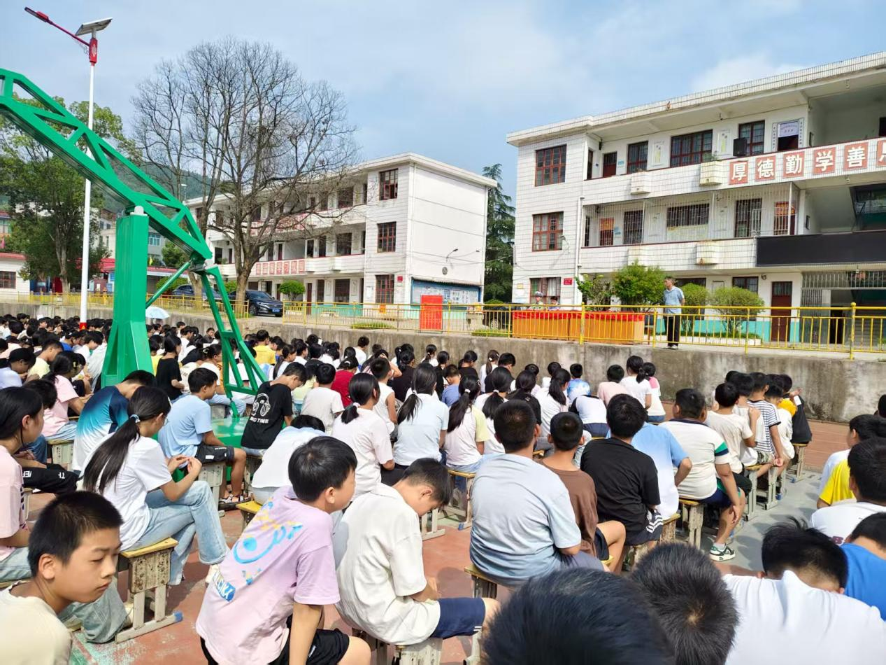新宁县第五中学开展法制教育专题讲座