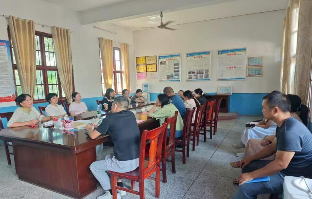 白马田中心小学召开师德师风专项学习会