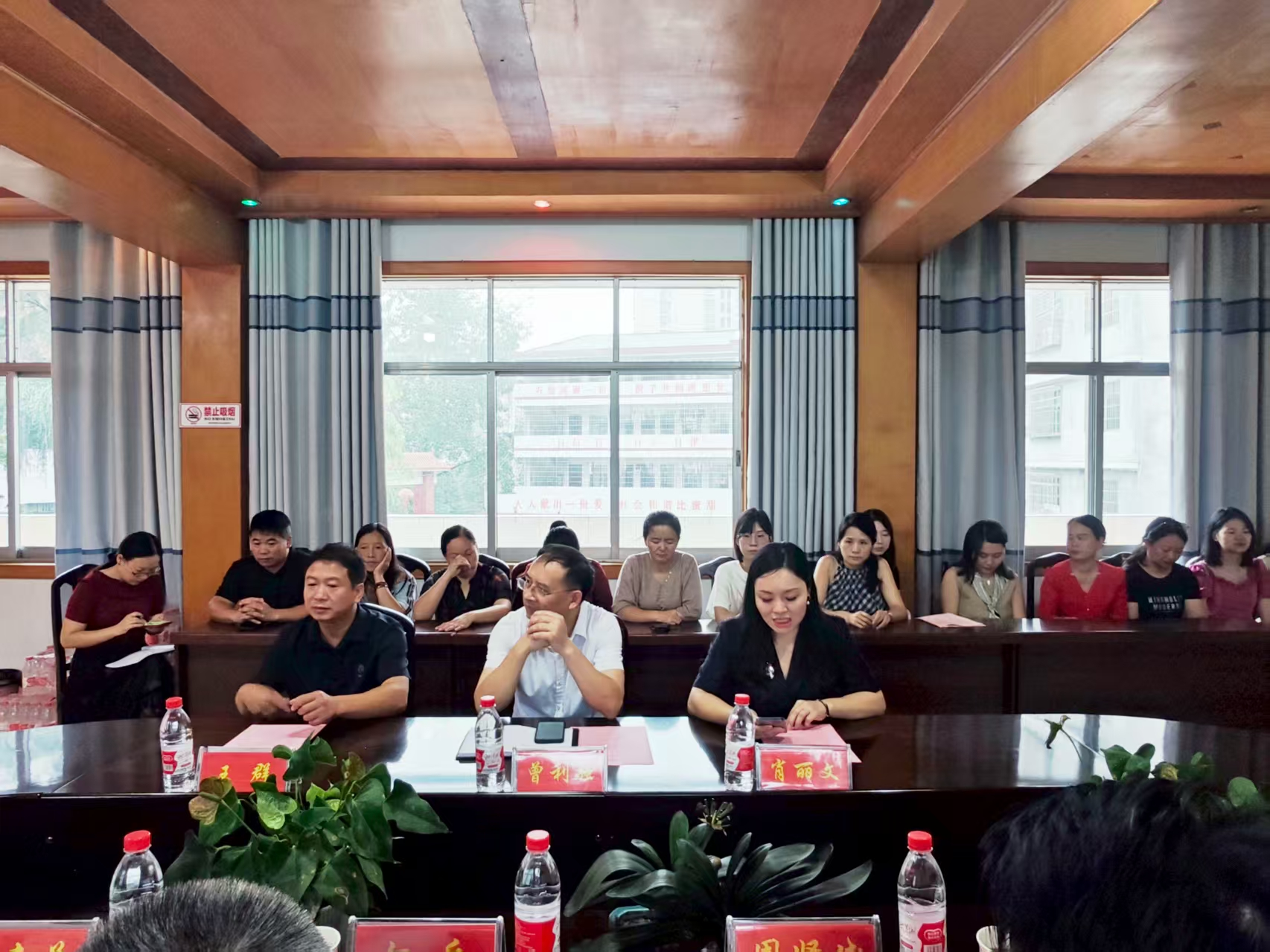 洞口县特殊教育学校开展庆祝第41个教师节座谈会