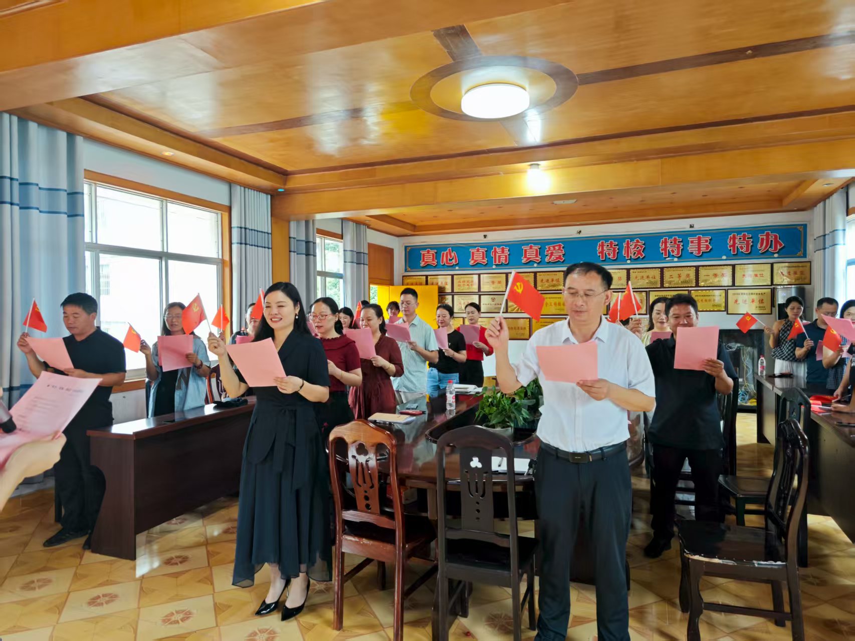 洞口县特殊教育学校开展庆祝第41个教师节座谈会