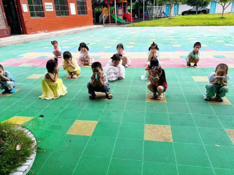 万塘中心幼儿园开展消防安全课与消防安全演练