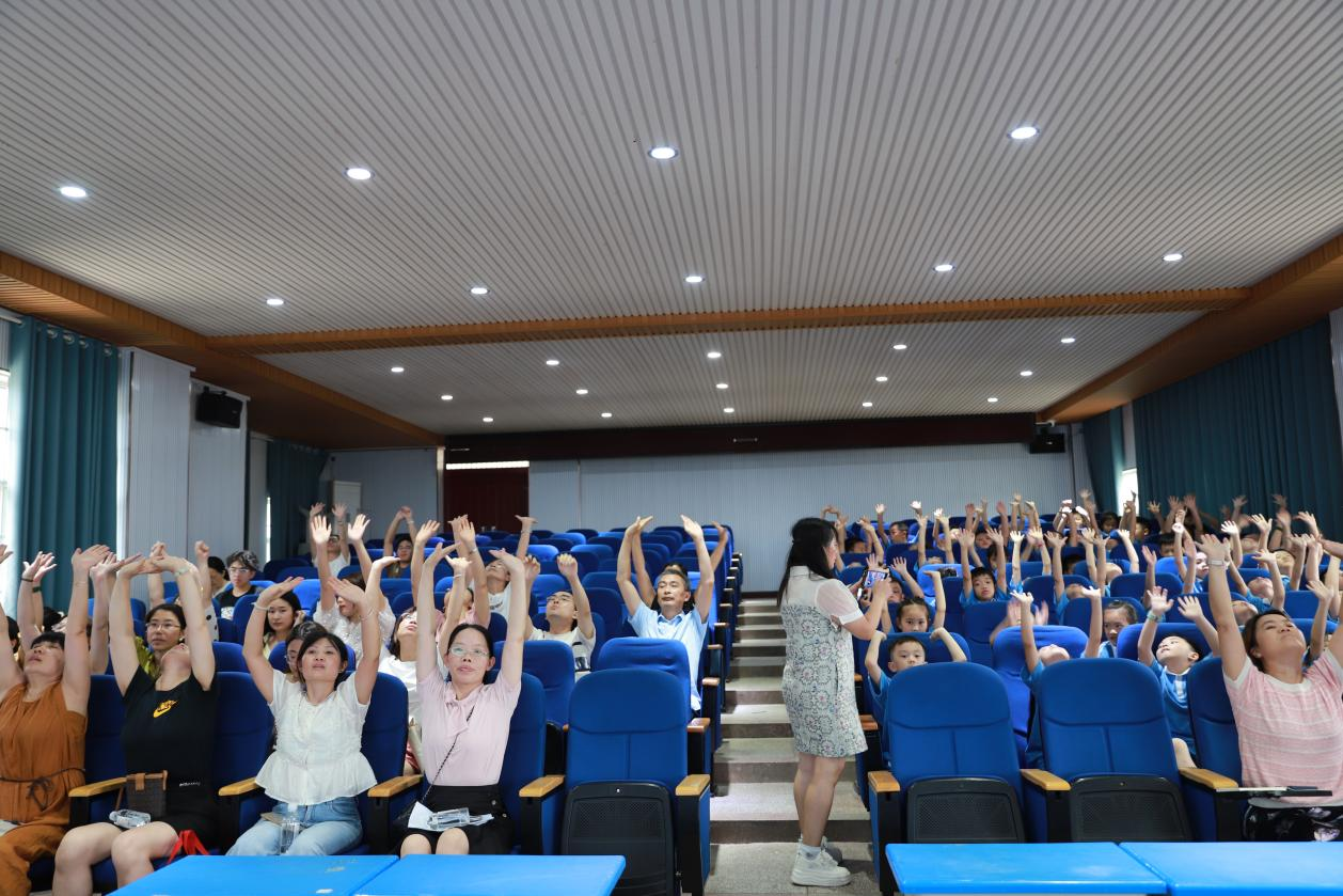 城区二小一年级行为习惯研讨活动温情举办