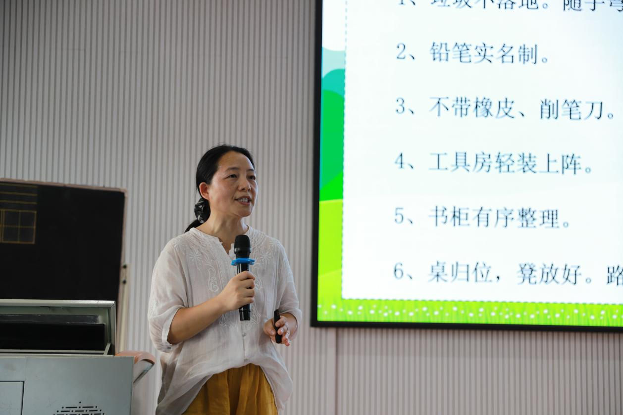 城区二小一年级行为习惯研讨活动温情举办