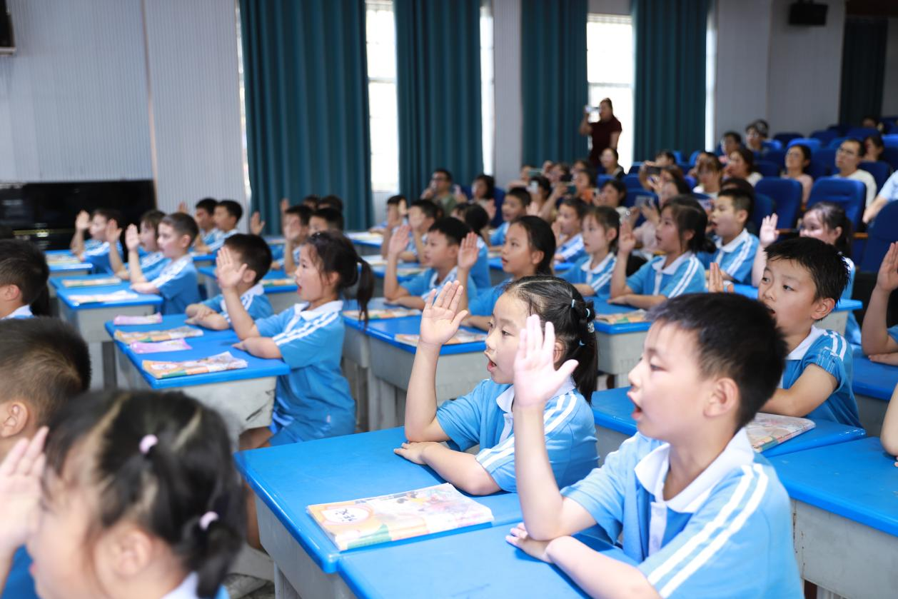 城区二小一年级行为习惯研讨活动温情举办