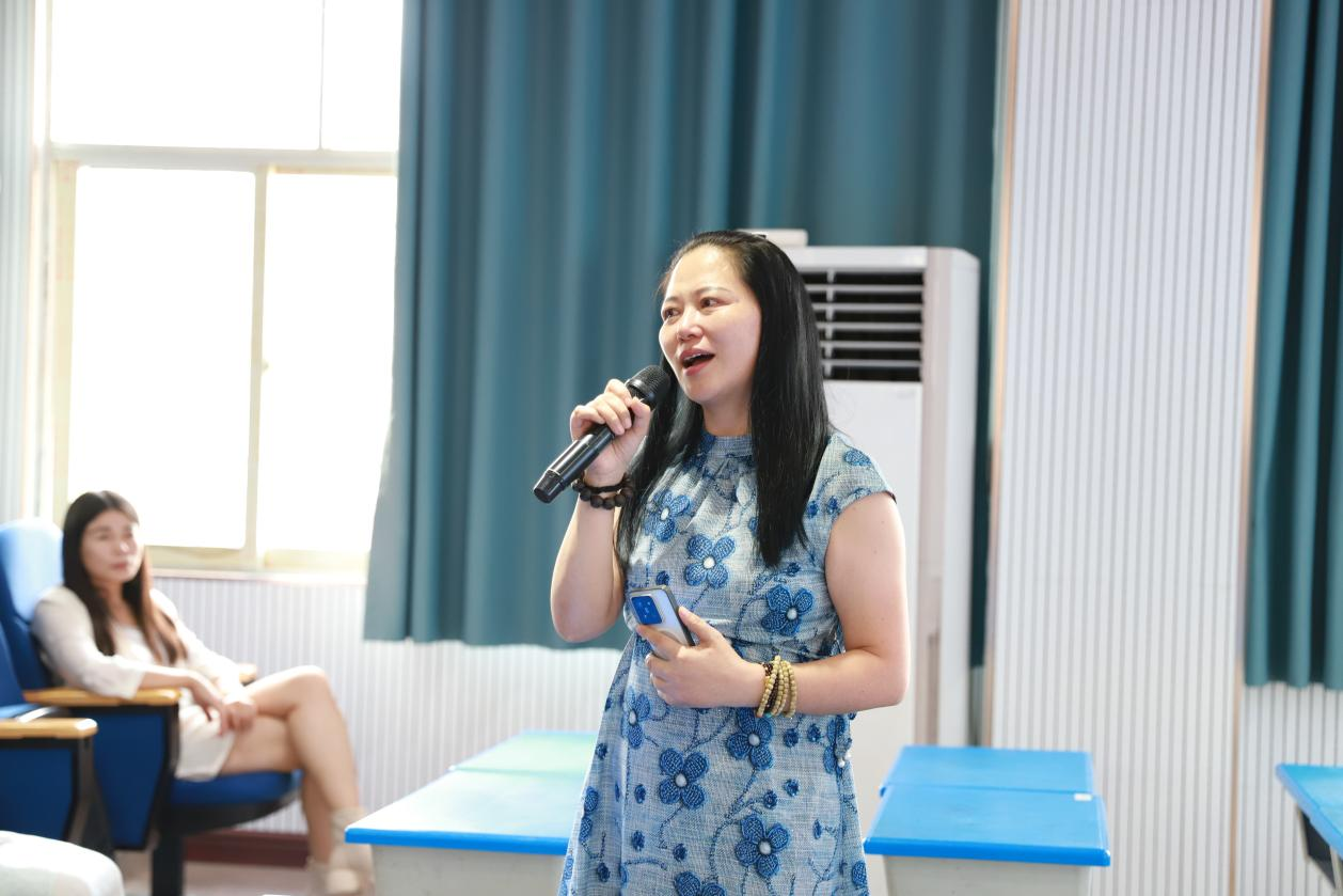 城区二小一年级行为习惯研讨活动温情举办