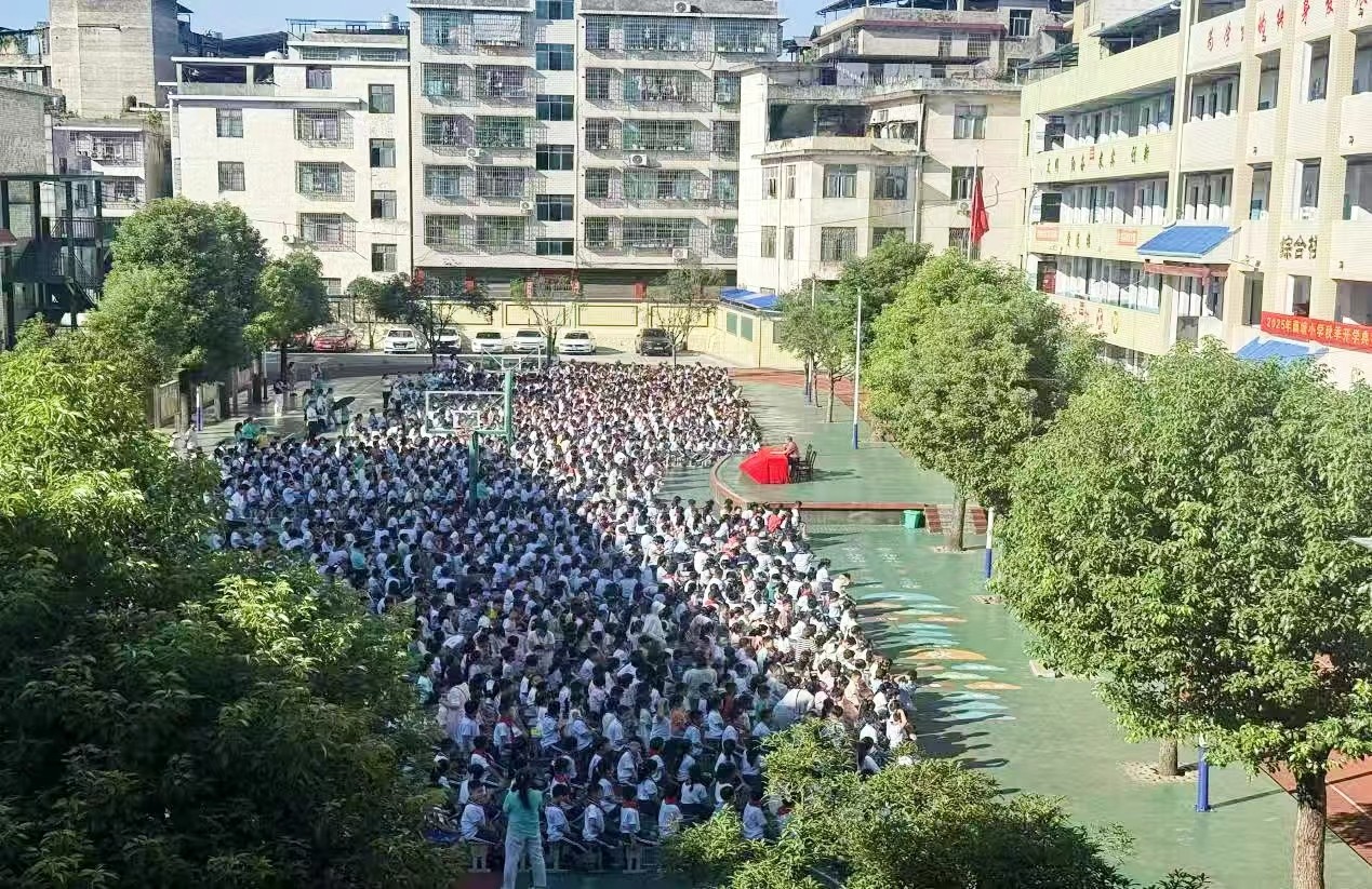 藕小齐奏开学曲，金秋共赴新征程