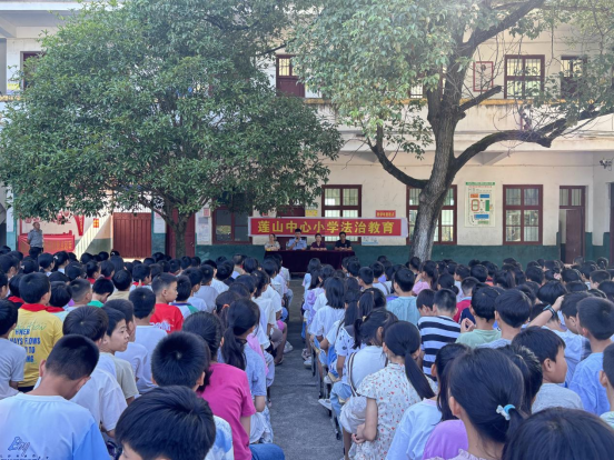 法治进校 护航成长——回龙寺镇莲山中心小学开展法治教育讲座