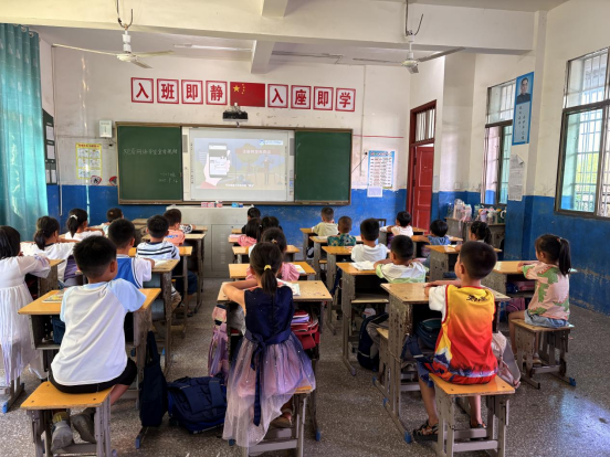 回龙寺镇莲山中心小学开展系列网络安全宣传活动