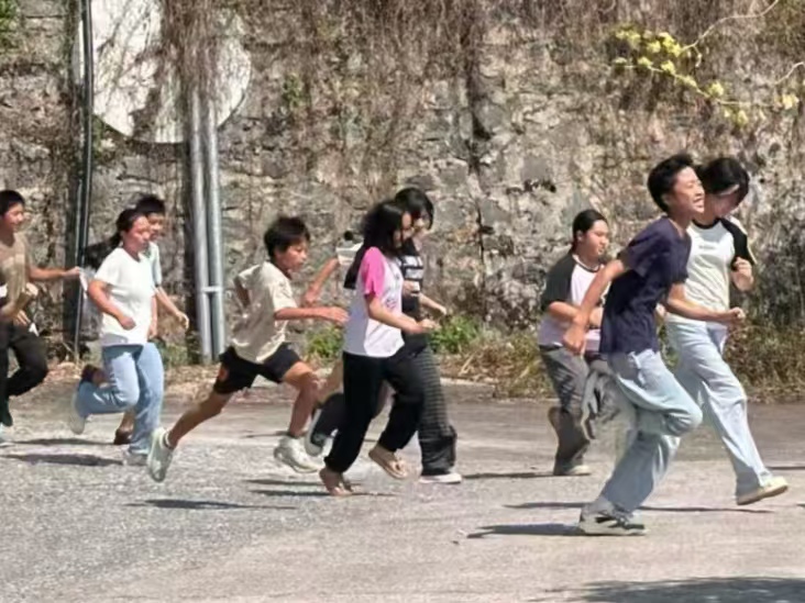 金石镇水头学校举行消防应急演练， 筑牢校园安全防火墙