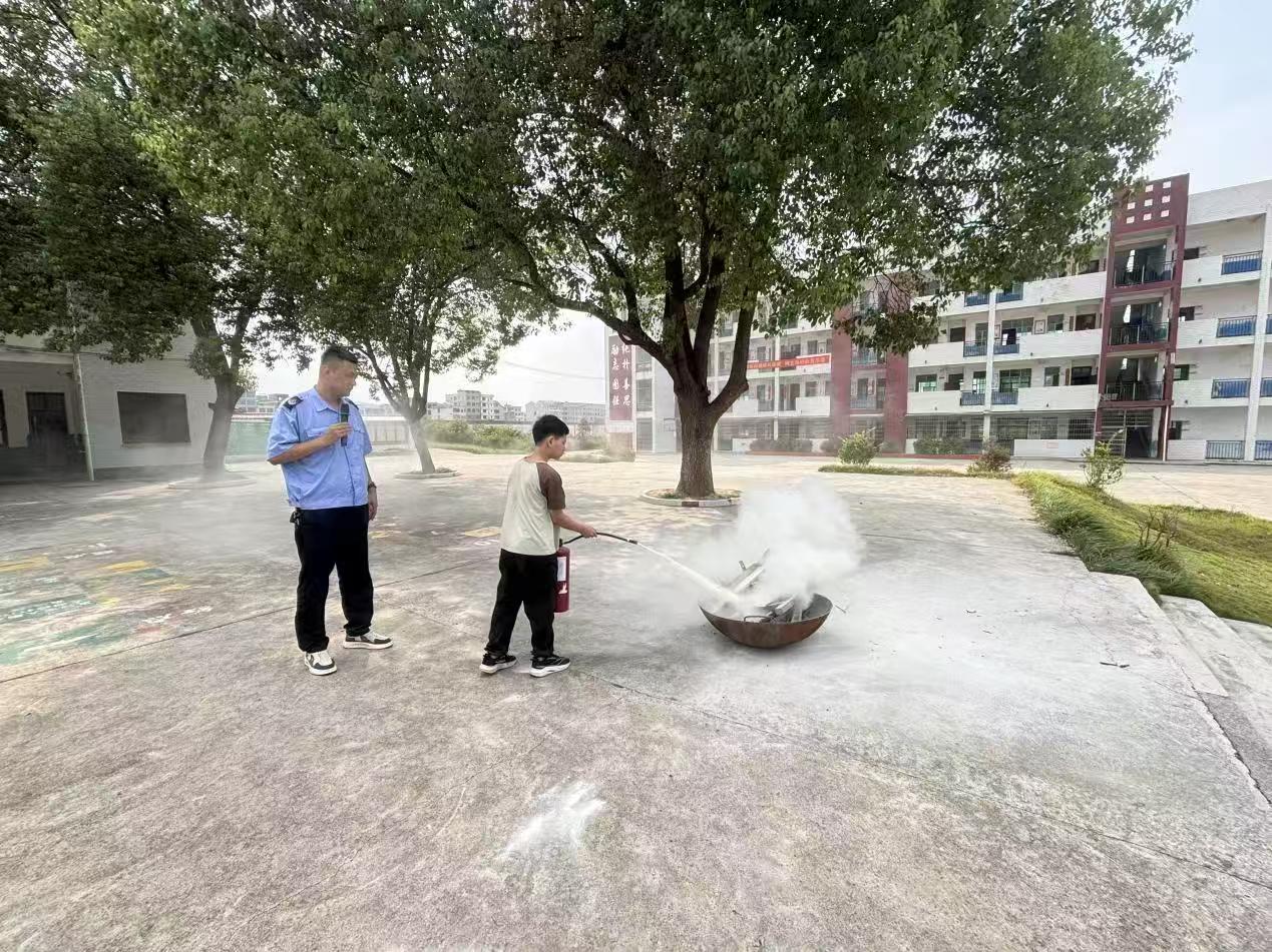 新宁县回龙寺镇莲山中心小学
