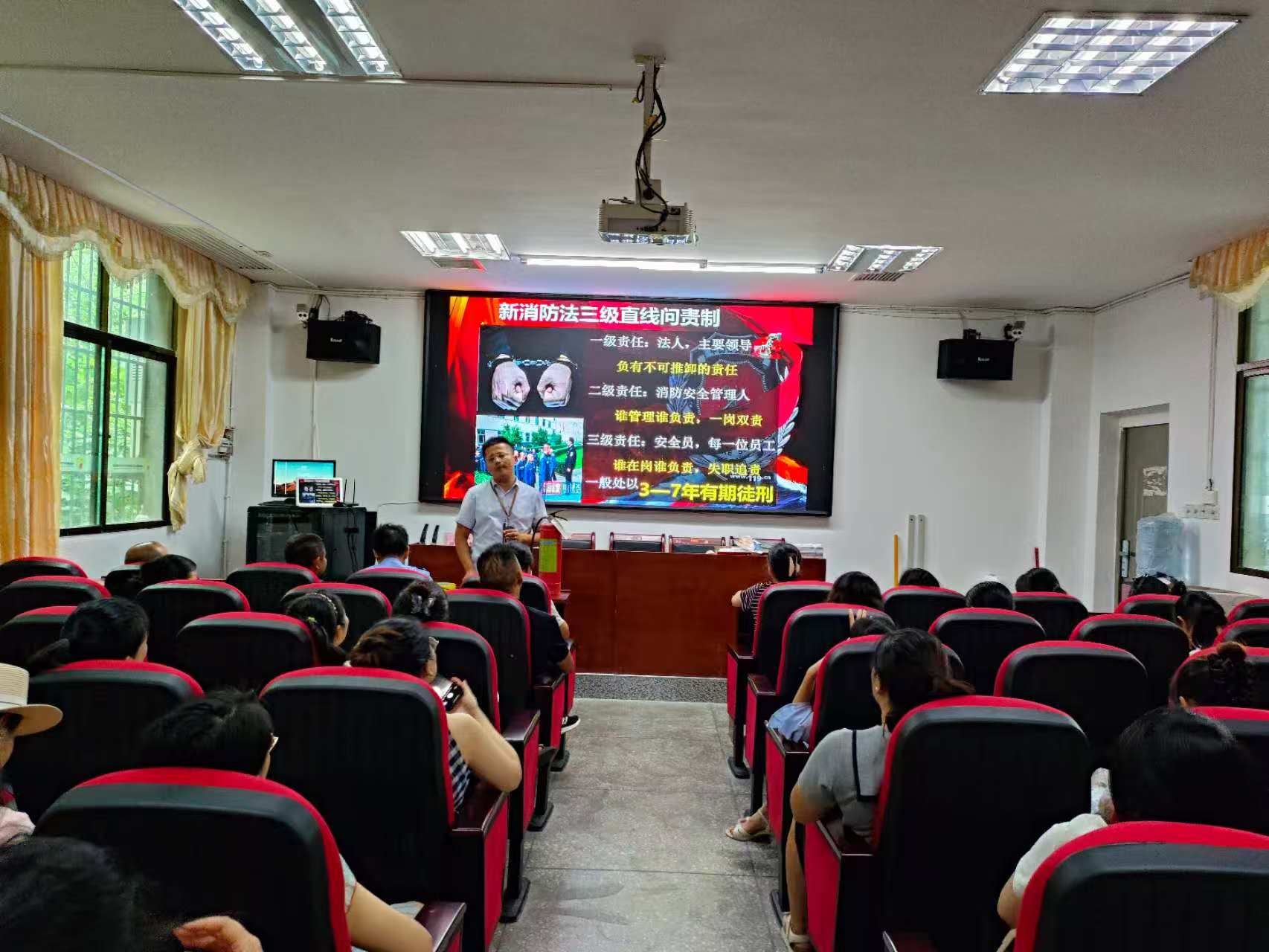 塘渡口镇二完小开展秋季消防安全系列活动 筑牢校园安全防线