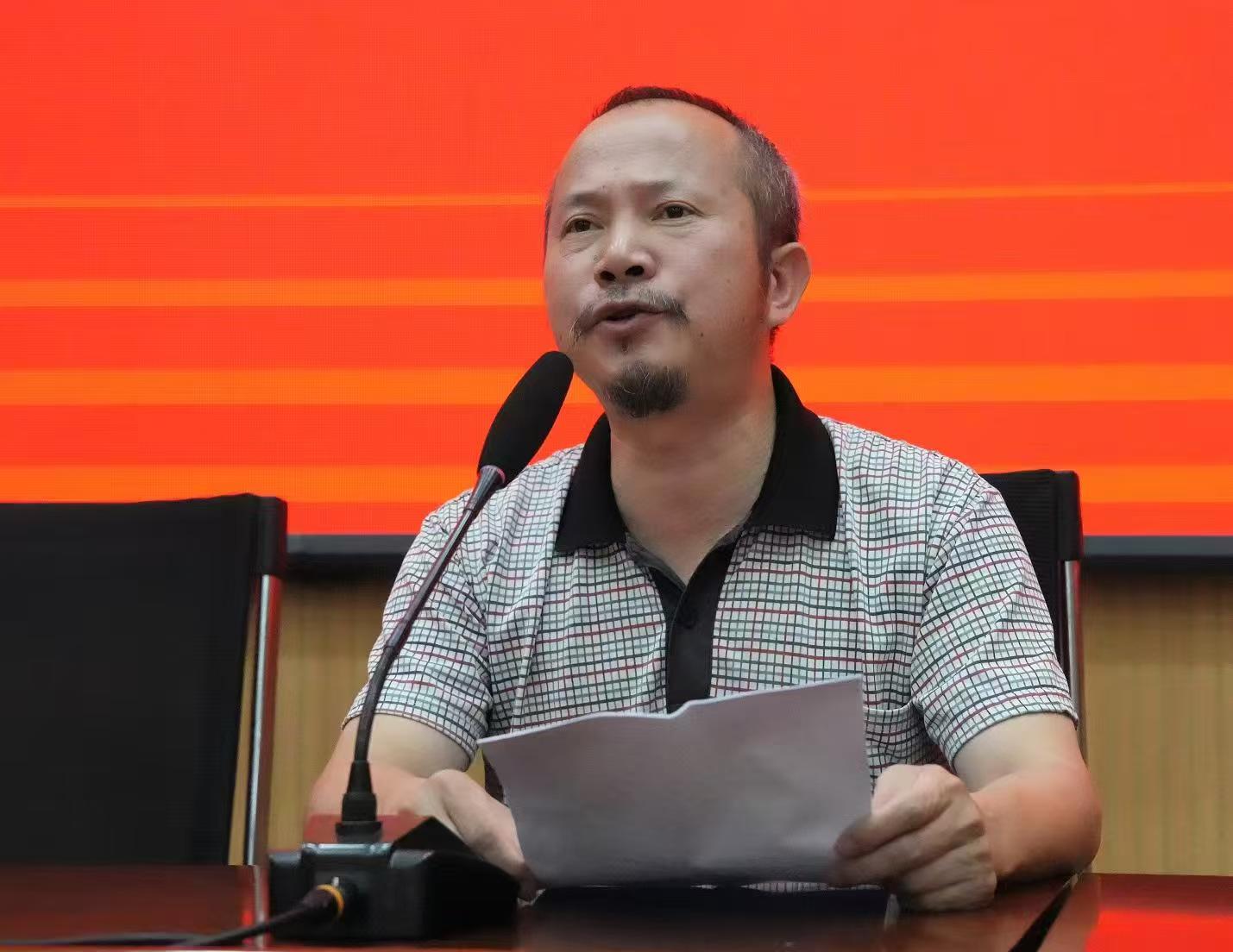 隆回二中默深文学社举行总结表彰会