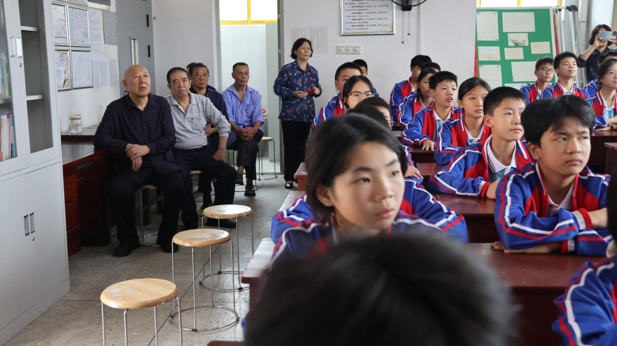 科普进校园！洞口县老科协讲师团为花古中学学子播下科学种子