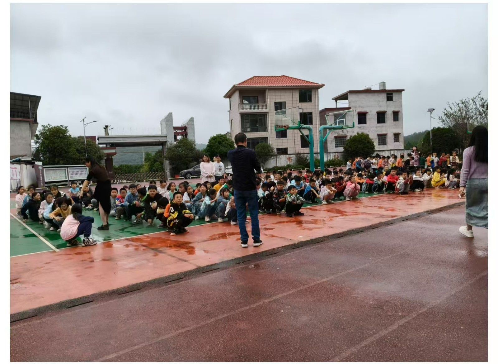 新宁县万塘中心小学开展消防安全演练