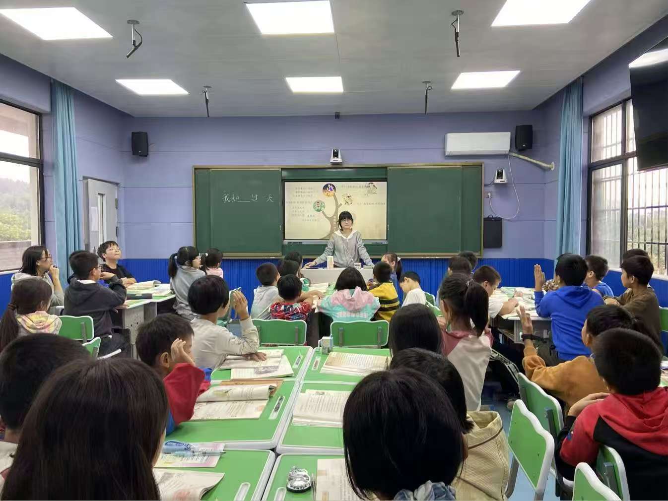 新教师亮风采，促教研共成长