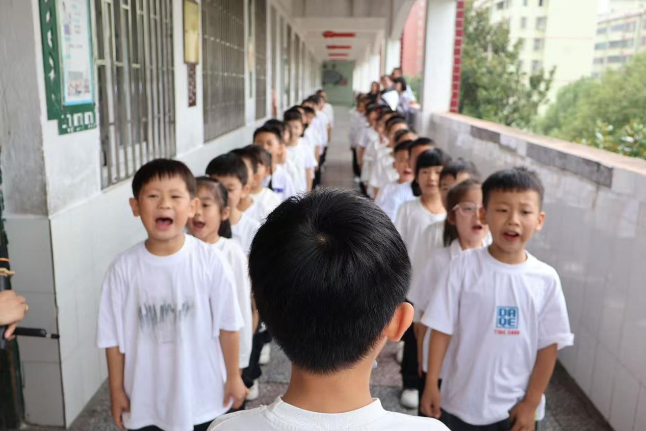 展常规风采，养良好习惯