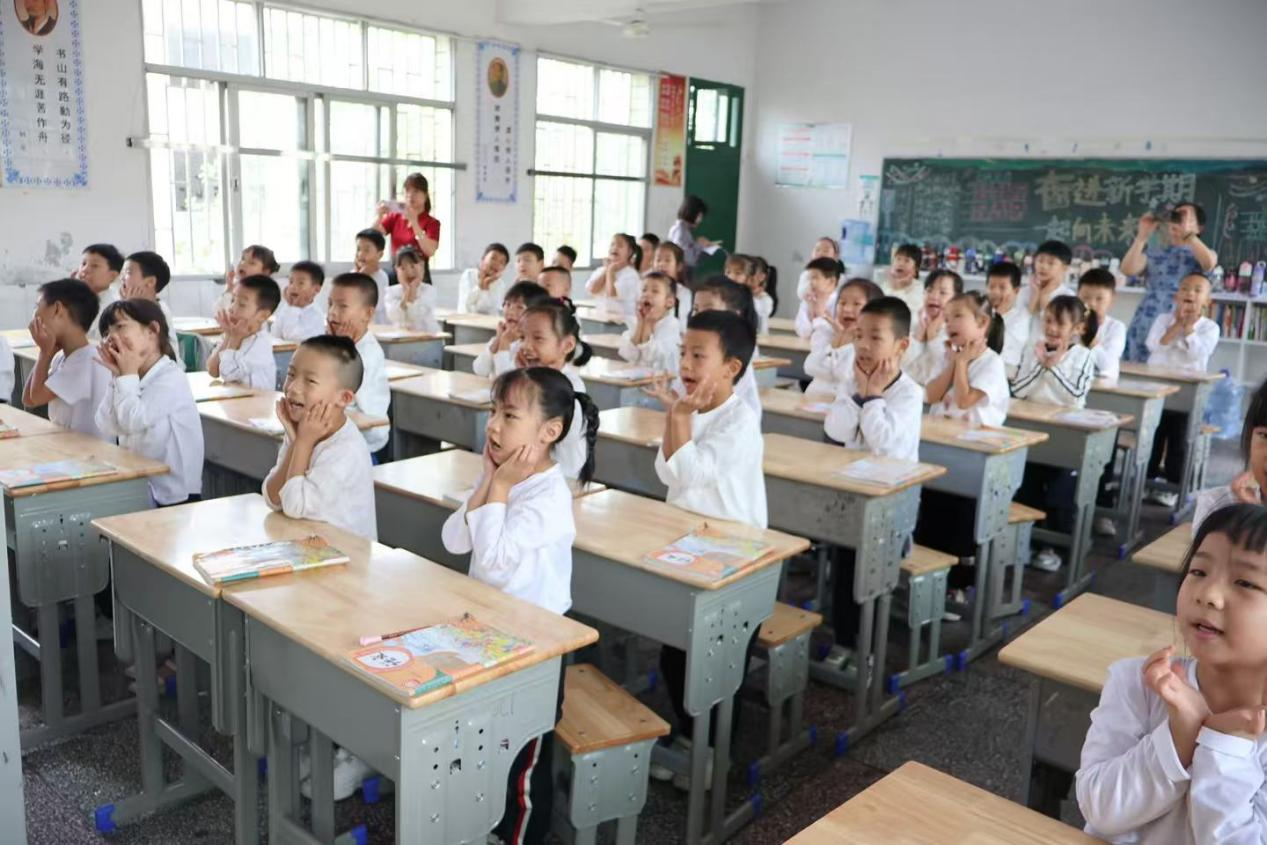 展常规风采，养良好习惯