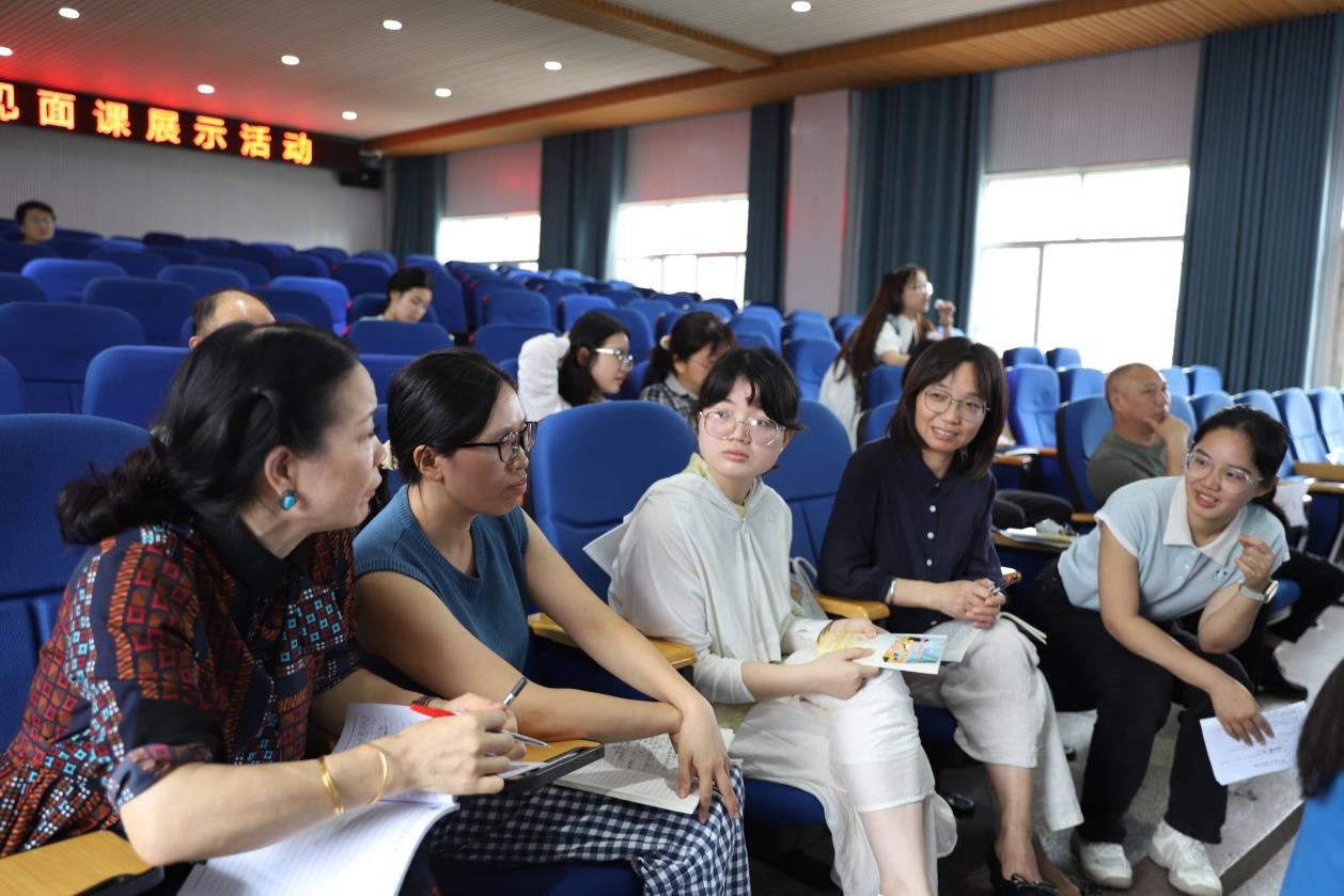 城区二小举办新进教师“见面课”展示