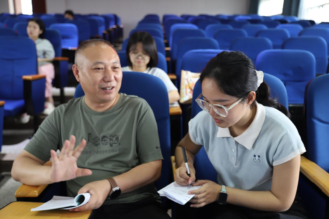 城区二小举办新进教师“见面课”展示